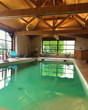 MAISON DE VACANCES AVEC PISCINE INTERIEURE - Le Grand Champagne